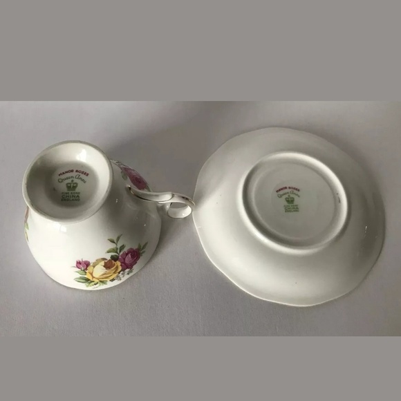Queen Anne Manor Roses Teacup & Saucer - Picture 4 of 8